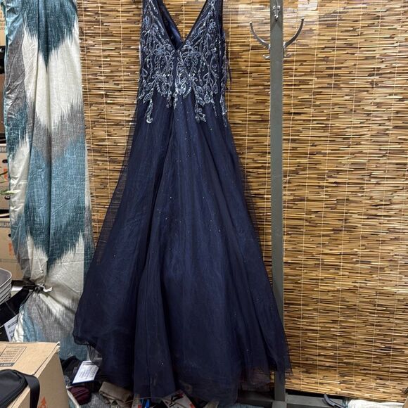 Xscape Beaded Ball Gown Size 6 - Picture 3 of 3